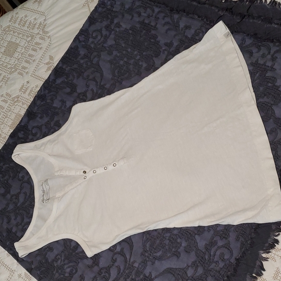 Eddie Bauer Tops - Eddie Bauer tank, soft cotton in white (xs)